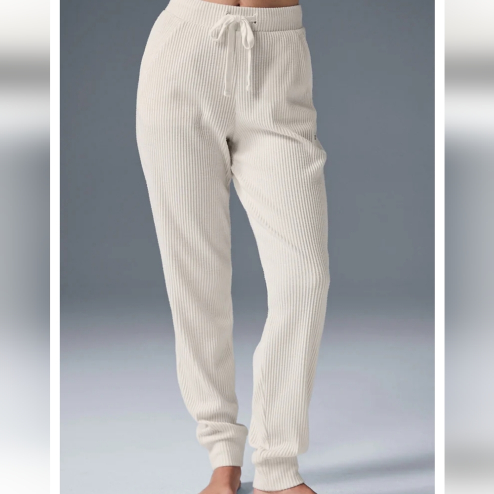 Alo Muse Ribbed Lounge Set Cream - Picture 3 of 9